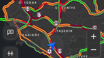İstanbul’da yağmur trafiği kilitledi :
