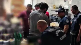 Gaziantep'te zabıtadan gıda operasyonu: 2 kamyon bozuk cips ve şekerleme ele geçirildi