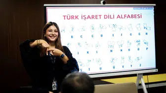 AJet’ten işitme engelli yolcular için yeni adım
