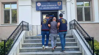 İzmir'de operasyon : 8 yıldır aranan firari JASAT'a yakalandı