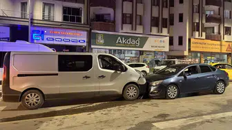 Elazığ'da otomobil ile panelvan çarpıştı : 2 yaralı