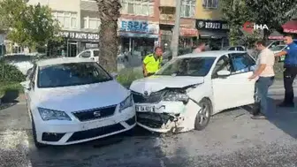 Samsun'da karşı şeride geçen otomobil, bir araca çarptı : 2 yaralı