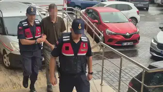Evlatlarını yatağa zincirleyen çift gözaltında