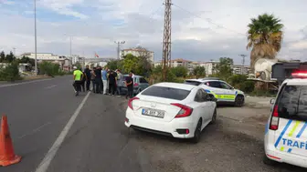 Kilis'te otomobil ile motosiklet çarpıştı : 2 yaralı