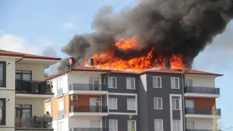 Alevlerin arasında mahsur kalan usta kurtarıldı