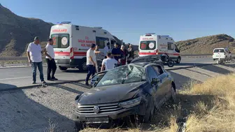 Sivas'ta kontrolden çıkan otomobil kaza yaptı : 5 yaralı