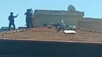 Gaziantep’te 5 katlı binanın çatısında tehlikeli kavga