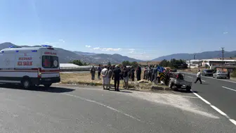 Kastamonu'da traktör ile otomobil çarpıştı : 9 kişi yaralandı