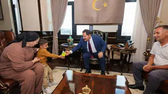 20 günlükken enkazdan kurtarılmıştı : Kerem bebek ailesiyle Vali Masatlı'yı ziyaret etti