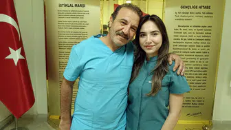 Doğduğu hastanede babasıyla birlikte göreve başladı