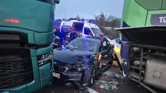 İstanbul-İzmir Otoyolu'nda 7 araçlı zincirleme kaza : 11 yaralı