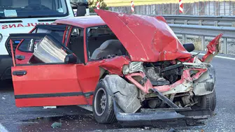 Sivas'ta otomobil tıra arkadan çarptı : 6 yaralı