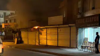 Antalya’da iki iş yerinde aynı anda yangın çıktı