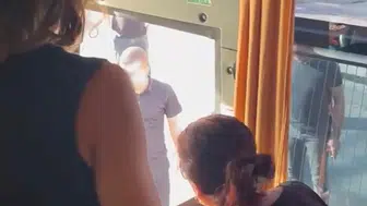 Sağlık personelini taşıyan otobüse saldırı