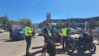 Menteşe'de otomobil ile motosiklet çarpıştı: Sürücü hastaneye gitmeyi reddetti