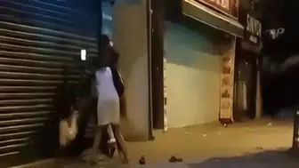 Beyoğlu'nda sokak ortasında darp