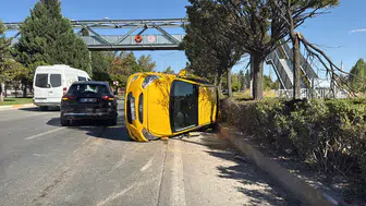 Eskişehir’de ticari taksi ile SUV çarpıştı : 2 sürücü yaralandı