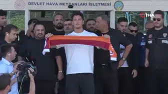 Galatasaray'ın yeni forveti Deniz Gül İstanbul'da