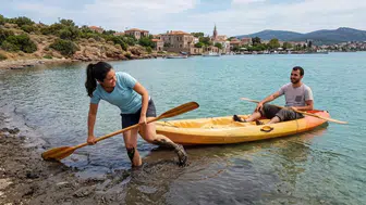 Cunda Adası'nda suya giren kadın çamura saplandı ! Kanodan destek alarak kurtuldu