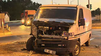 Burdur'da tarım işçilerinin bulunduğu minibüs devrildi : 9 yaralı
