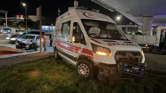 Kayseri'de ambulans ile otomobil çarpıştı : Çok sayıda yaralı var