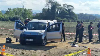 Sakarya'da şüpheli ölüm : Muhtar, aracından ölü bulundu