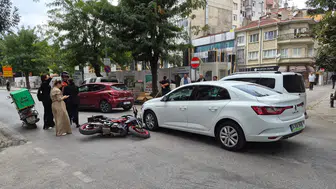 Eskişehir Odunpazarı'nda otomobille motosiklet çarpıştı