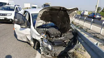 Manisa'da otomobil ile motosiklet çarpıştı : 1 ölü, 3 yaralı