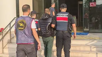 İzmir'de aranan şahıs yakalandı : 60 suçtan aranıyordu