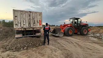 Milli Emlak arazisinden izinsiz kum alan 3 kişi gözaltında