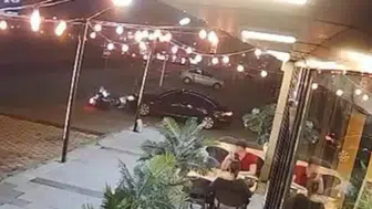 Kayseri'de ilginç kaza : Yol vermek için duran otomobile motosiklet çarptı