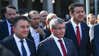 Ahmet Davutoğlu, 'Cumhurbaşkanına hakaret' soruşturmasında ifade verdi