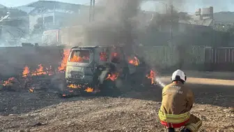 Hatay'da yanan hafif ticari araç kullanılamaz hale geldi