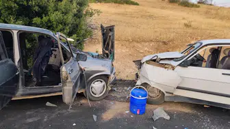 Adıyaman Besni'de otomobiller çarpıştı : 8 yaralı