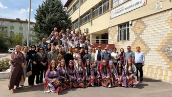 Afyonkarahisar'da 40 yıllık buluşma : Mezunlar öğrencilik yıllarına döndü