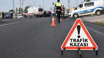 Aydın'da 2 otomobil çarpıştı : 1'i bebek 4 yaralı