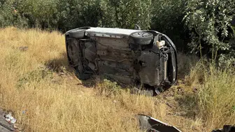 Diyarbakır'da kontrolden çıkan otomobil devrildi: Şans eseri yaralanan olmadı