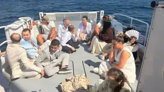 Şık giyinerek kaçmaya çalışan kaçak göçmenler yakalandı