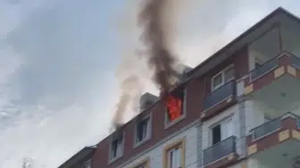 Hatay'da prizden çıkan yangında 5 kişilik ailenin yaşadığı ev kullanılamaz hale geldi
