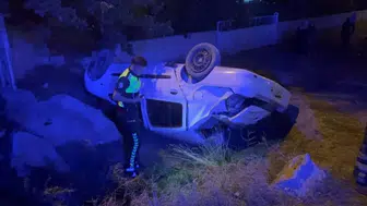 Erzincan'da otomobil takla attı : Karı-koca yaralandı