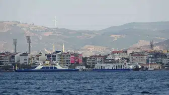 Gökçeada feribot seferlerine fırtına engeli