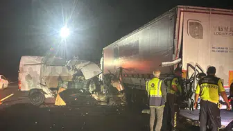 Tekirdağ'da tır ile minibüs çarpıştı : 1 ölü, 1 yaralı