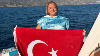 Türk yüzücü Ece Demir tarih yazdı ! Catalina Kanalı’nı geçen en genç Türk oldu