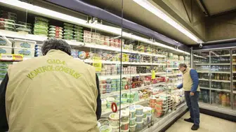 Uşak'ta depo baskını : 16 bin 200 kutu son kullanma tarihi geçmiş enerji içeceği bulundu