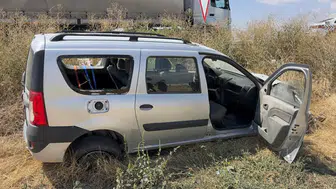 Afyonkarahisar Bolvadin'de otomobil şarampole girdi : 2 kişi yaralandı