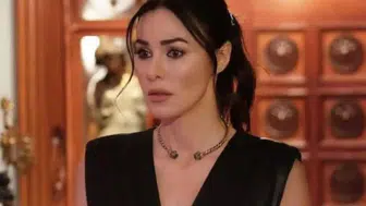 Defne Samyeli'nin iç çamaşırı markası davetindeki kıyafeti gündem oldu!