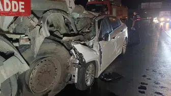 Antalya'da otomobil tankere çarptı : 1 ölü