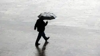 İstanbul’da aniden bastıran sağanak yağış hayatı felç etti :