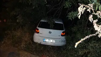 Manavgat'ta otomobil bahçeye uçtu : Şans eseri yaralanan olmadı