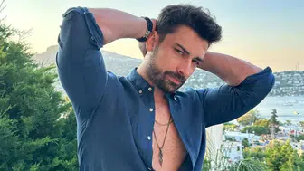 Alp Navruz, 'En İyi Uluslararası Erkek Oyuncu' ödülünü kazandı
